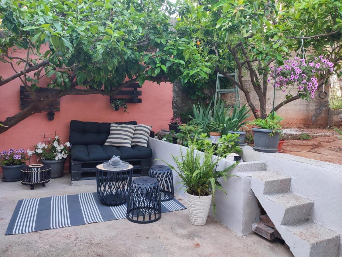 Apartment With Garden 尼亚卢卡 外观 照片
